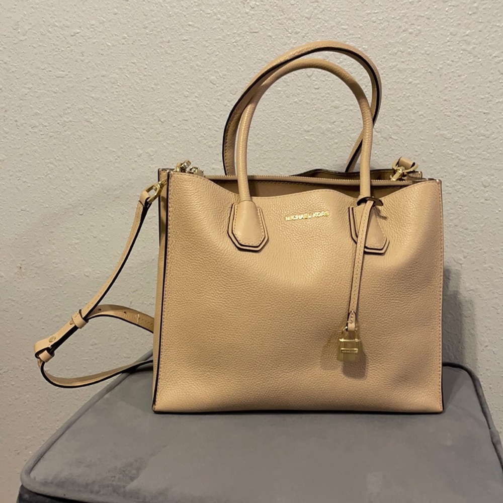 Micheal Kors Crossbody\Handbag